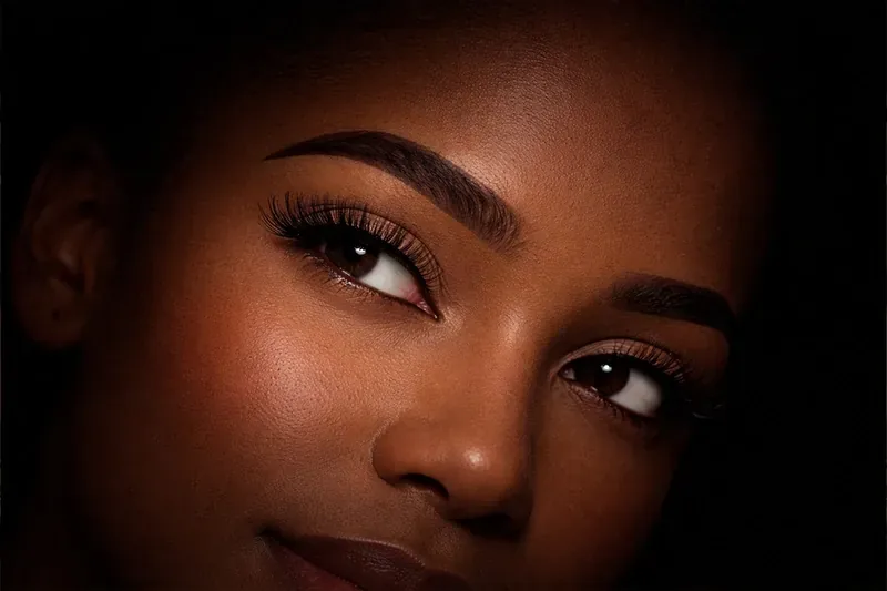 Rehaussement, teinture et soin des cils